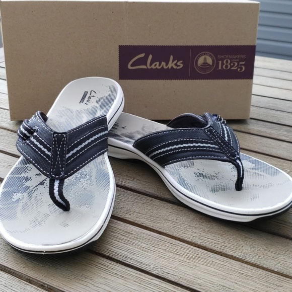 clarks flip flops size 9